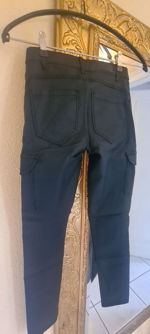 Only Pantaloni: Kunstleder Hose Only – Usato da Allschwil venduto da Virgo 2