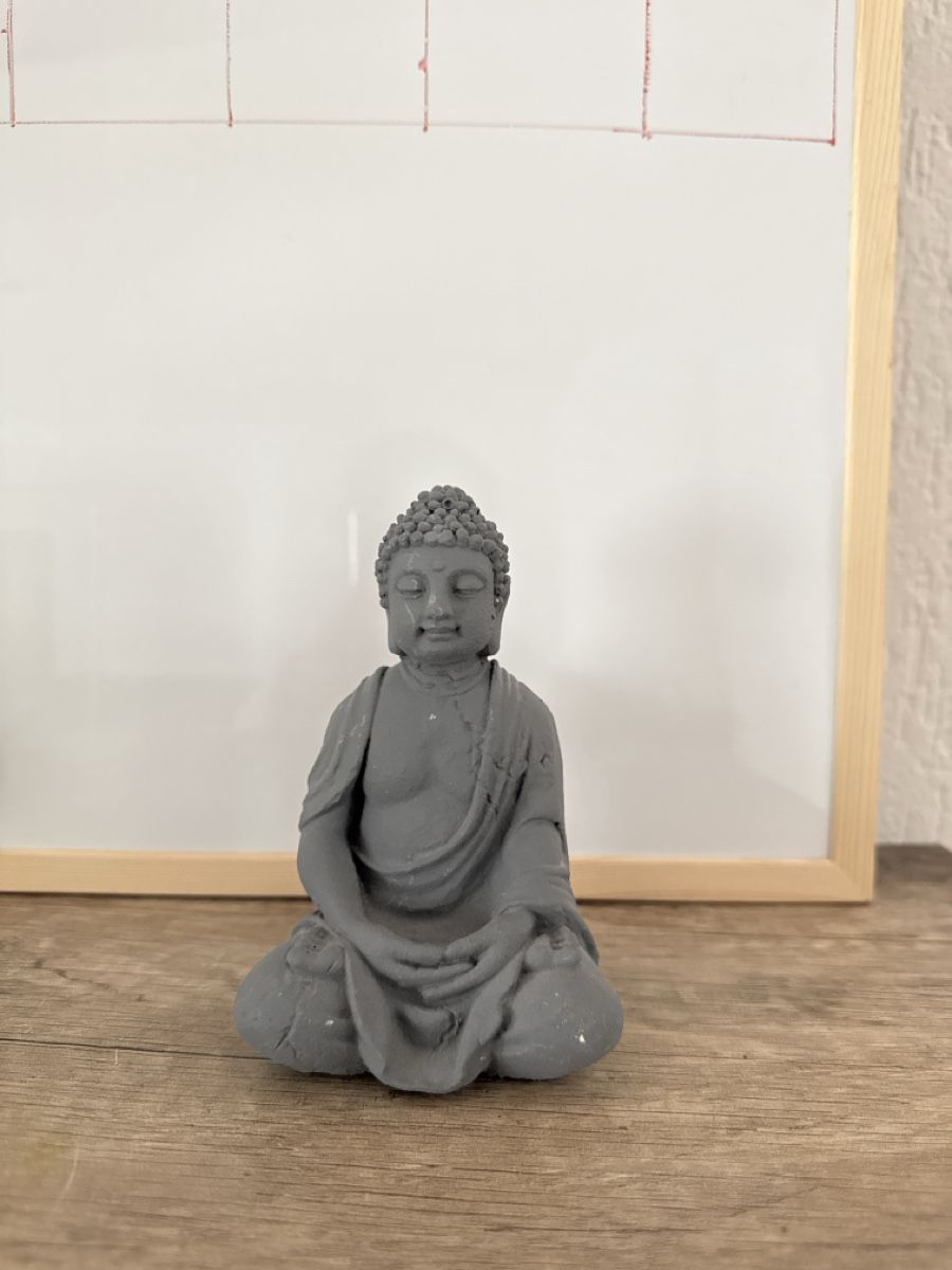 Alle Dekorationen: Buddha Figur grau sitzend – Gebraucht aus Kloten von and_9mqp