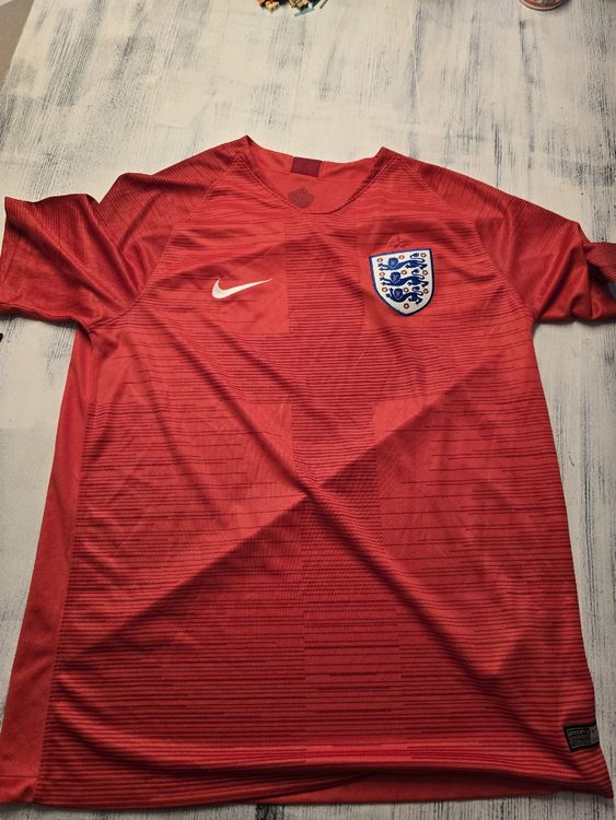Nike Maillots de corps & Pantalons: England Match Trikot rot, neu mit Etikett, Grösse L! – Neuf avec emballage d'origine à Tuggen par Zweitechanceboutique
