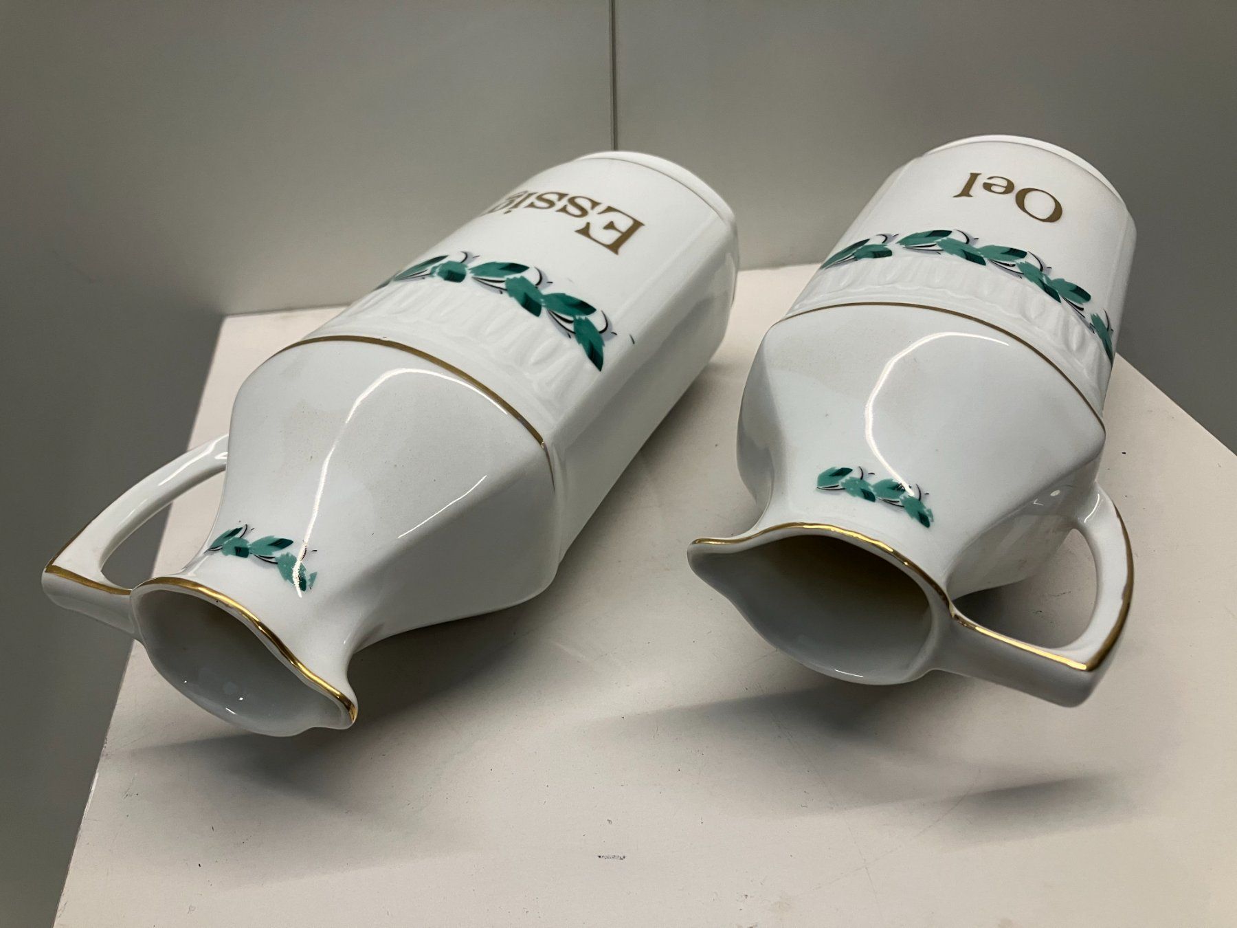 Caraffe: 2St. styl. Antike Essig & Öl Einschenker/Kruge ab 1.- – Usato da Lichtensteig venduto da Buy24International 2
