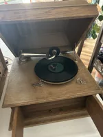 Antiker Grammophon Holzgehäuse mit Nadeln gebraucht