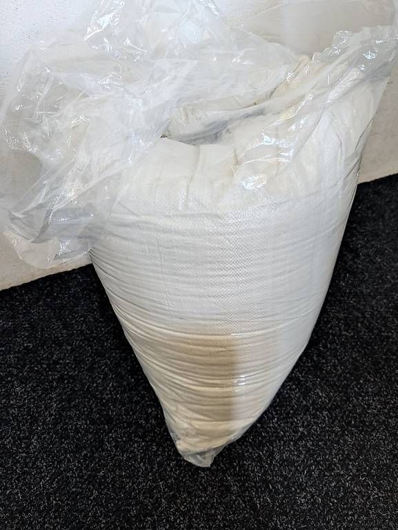 Füllmaterial: Stopfmaterial über 1 KG. – Gebraucht aus fällanden von dav_s7zg 1