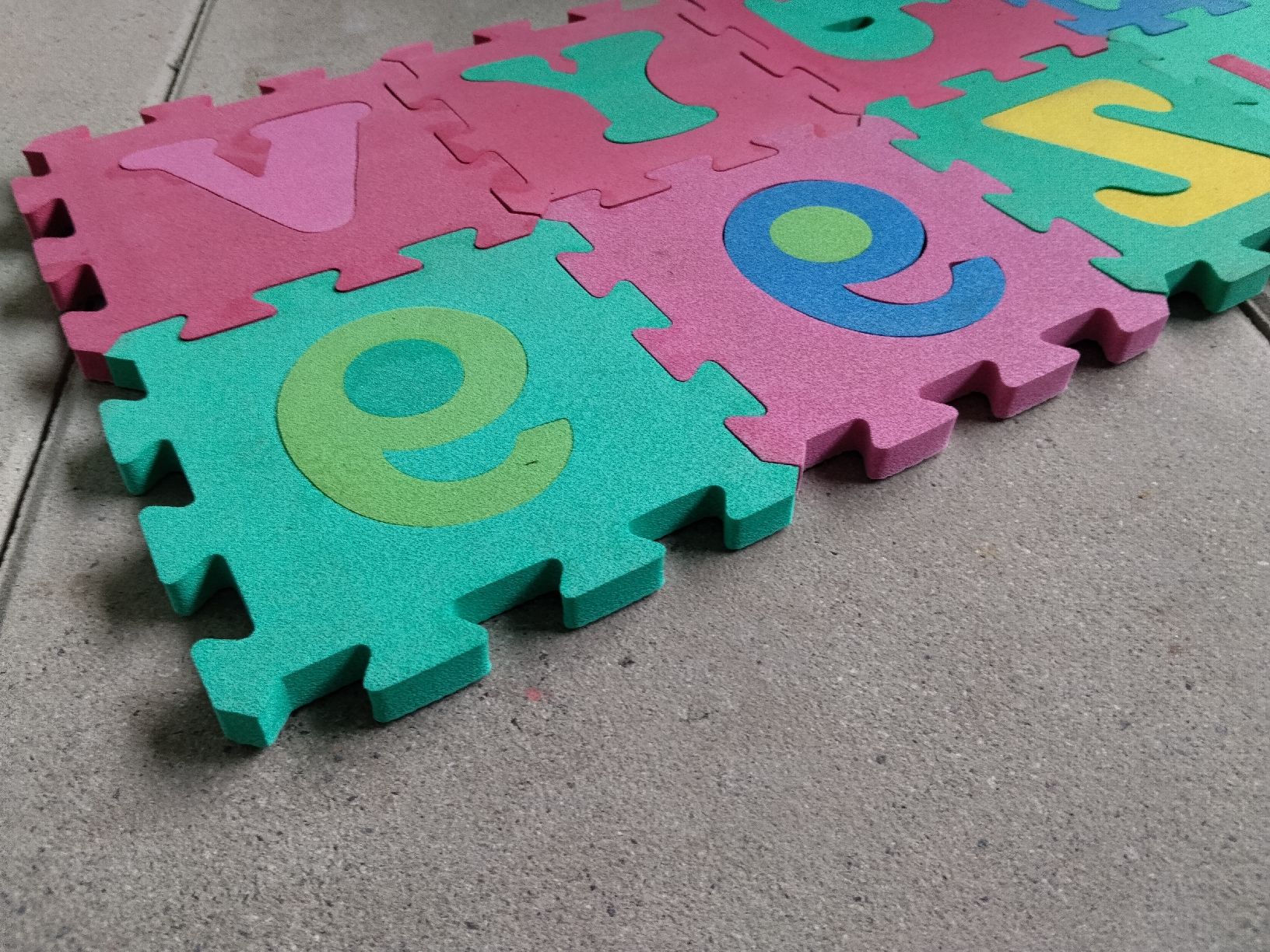Rivestimenti per pavimenti: Bodenbeläge Puzzles 54 Stück – Usato da Muri AG venduto da Suiphi 3