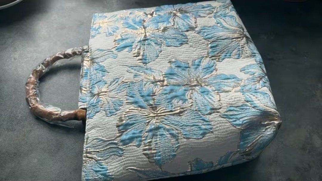 Borse da donna: Blauer Bambus-Knotentasche mit Blumenmuster Neu – Nuovo e nell'imballaggio originale da Winterthur venduto da criss_surdila 1