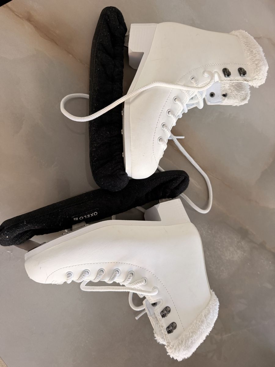 Patins à glace: Ice skating shoes  – D'occasion à Zollikon par akshaysehgal