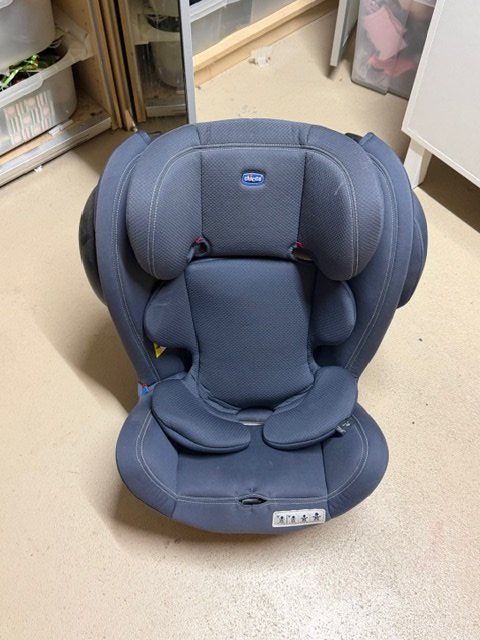 Chicco Seggiolini per auto: Chicco Autokindersitz Unico EVO I-Size Classic blau – Usato da Oeschgen venduto da Mich_elle