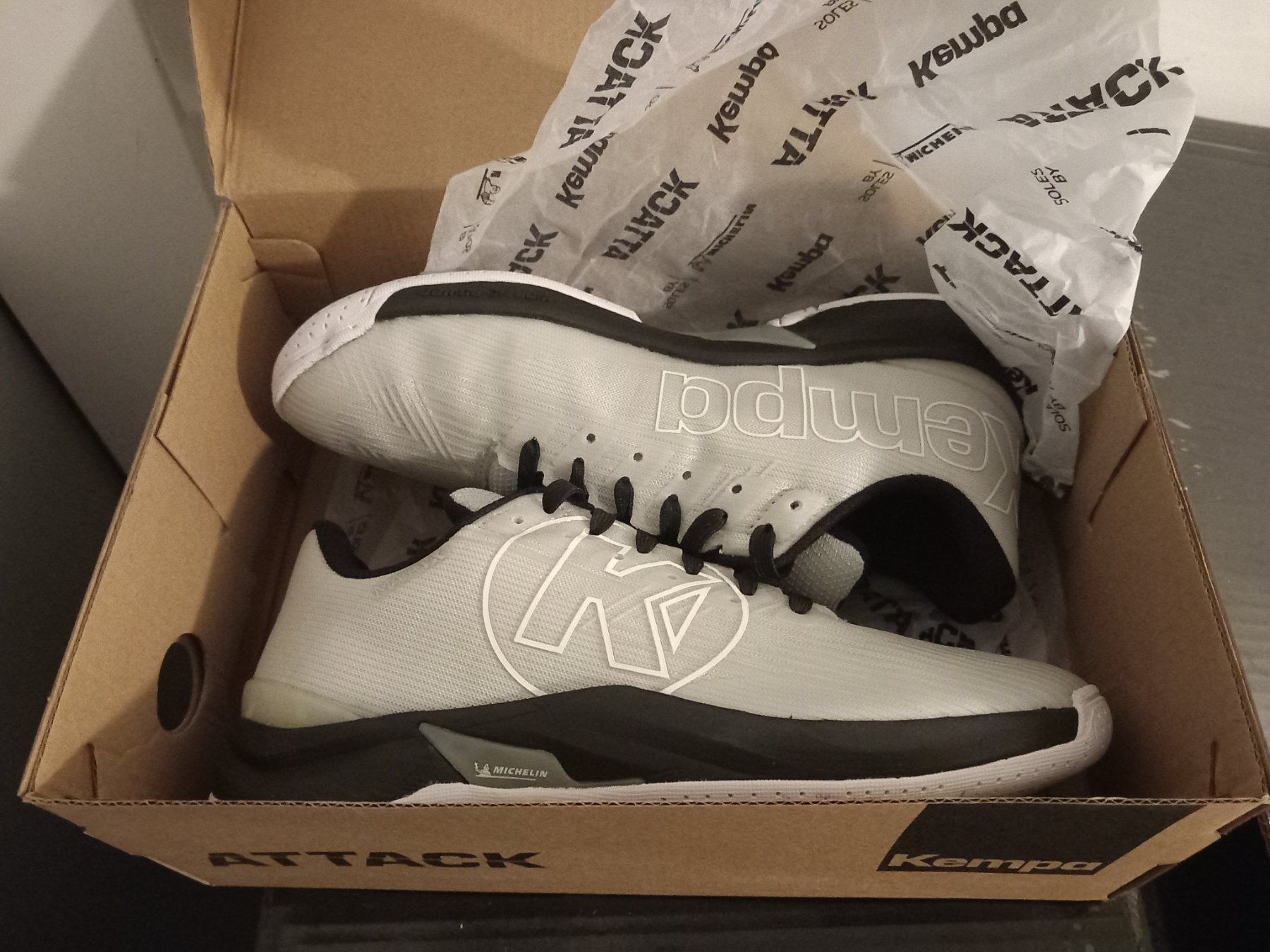 Herrenschuhe: Kempa Attack Two 2.0 cool grey Gr.40.5 – Neu und originalverpackt aus Thun von Beas-Allerlei 2