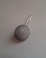Einzelner Ohrhänger Kugelförmig mit Punktmuster, 925 Silber