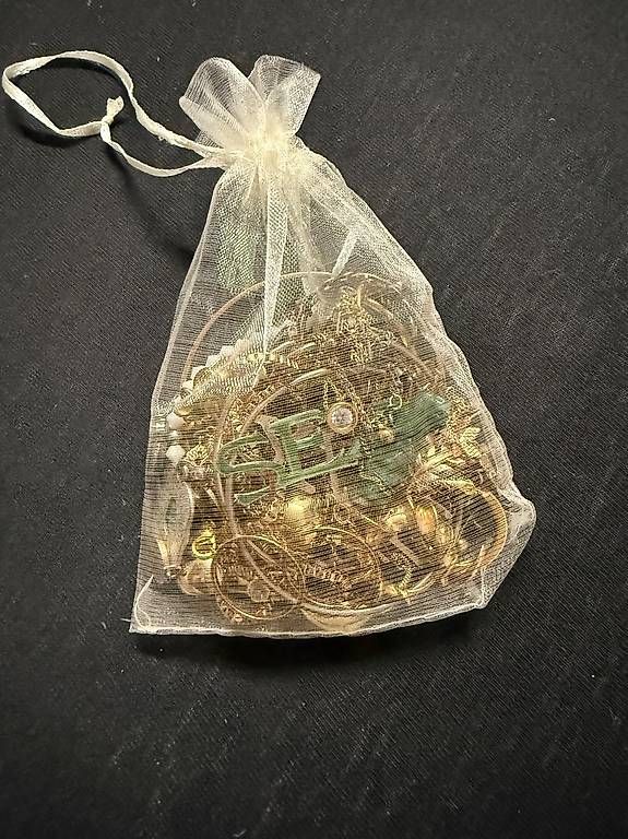 Sonstiger Schmuck: Grosses Modeschmuck-Konvolut  Ketten, Ringe, Ohrringe – Gebraucht aus Egerkingen von lid_j22t 2