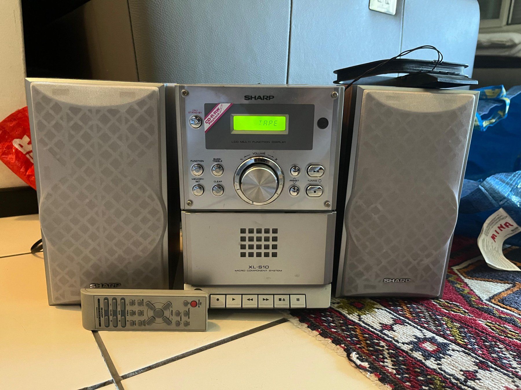 Sharp Lecteur multimedia & Streamer: Impianto stereo Sharp con casse e telecomando – D'occasion à Melano par H-Sara