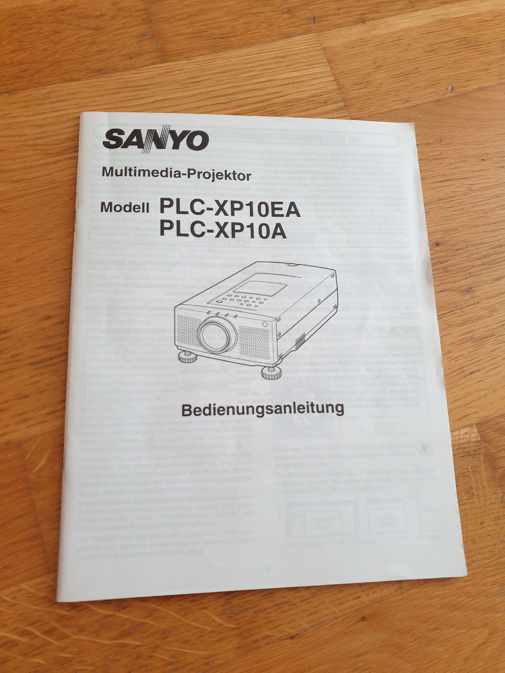 Sanyo Proiettori: SANYO PLC-XP10EA Multimedia Projektor mit Tasche – Usato da Ittigen venduto da Ziok187 8