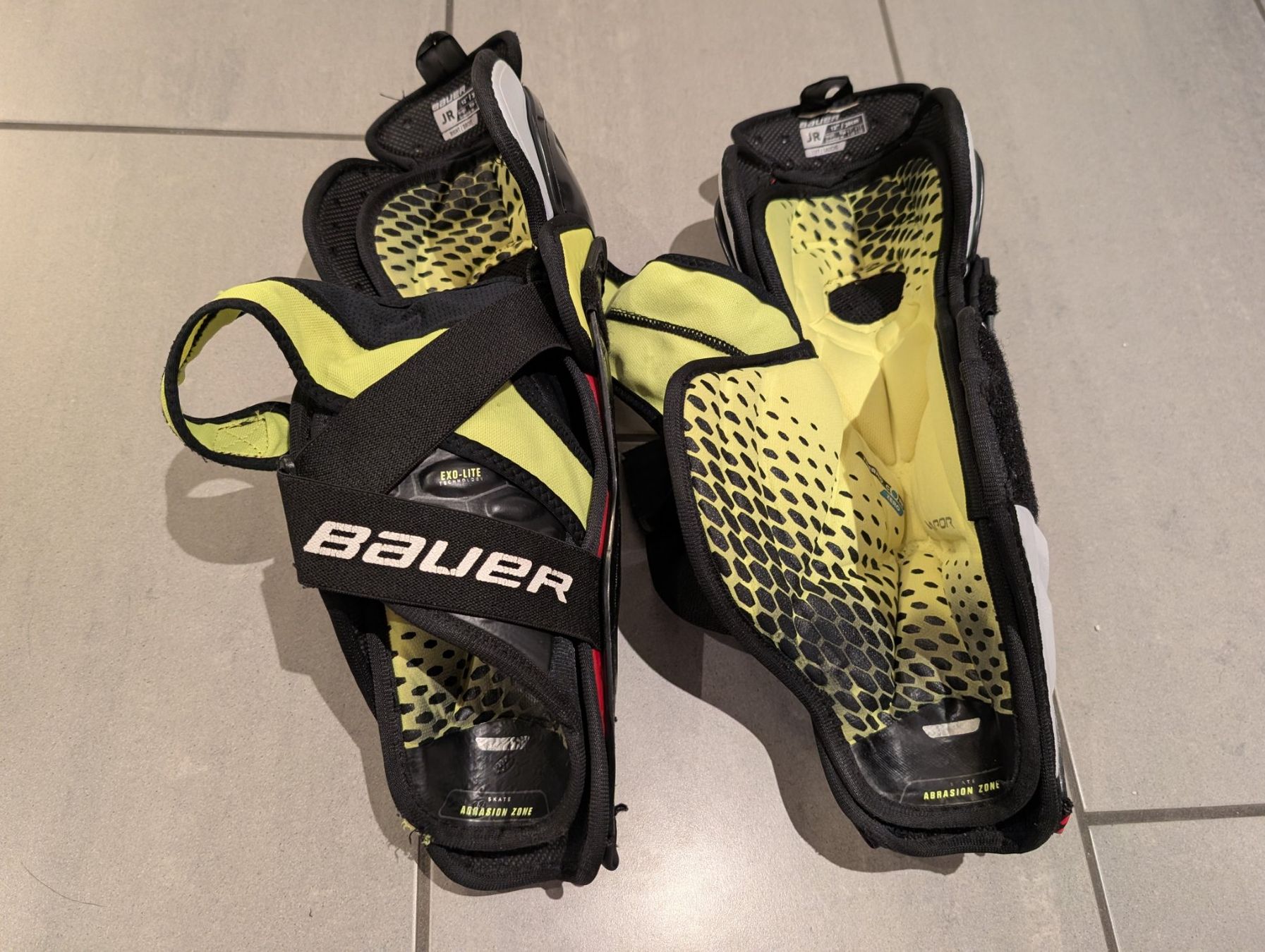 Bauer Protezioni & Imbottiture: *** Bauer Hyperlite Schienbeinschohner - Grösse 12 *** – Usato da Wollerau venduto da R3D3X3 2