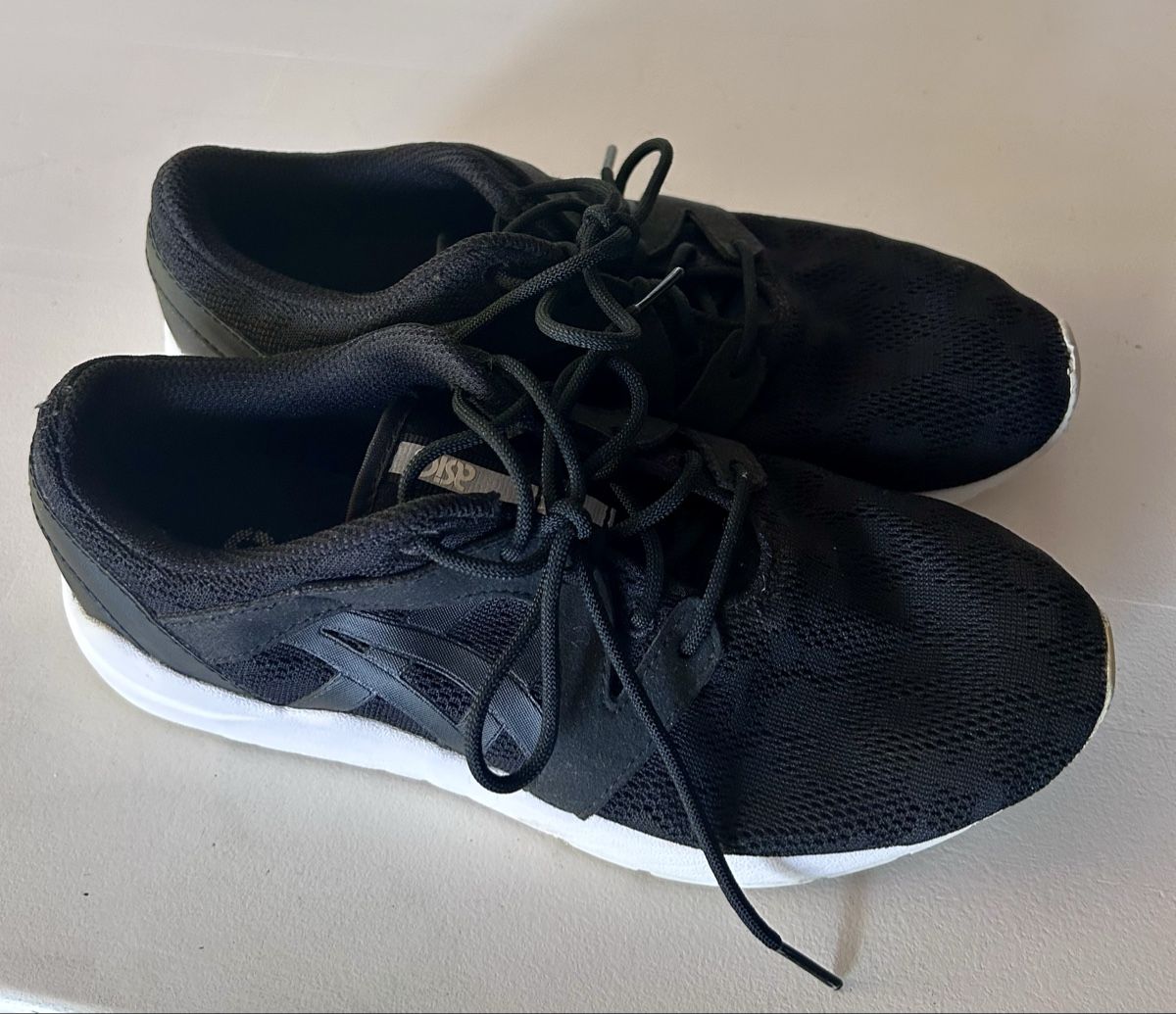 Asics Scarpe da uomo: Hallenschuh ASICS 37.5 Top – Usato da Obbürgen venduto da musigschopf