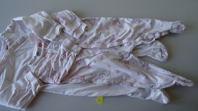 H&M Pyjamas & Ähnliches: Baby Strampler H&M mit Bärchenmuster gebraucht – Gebraucht aus Ergisch von Haemmerli59 1