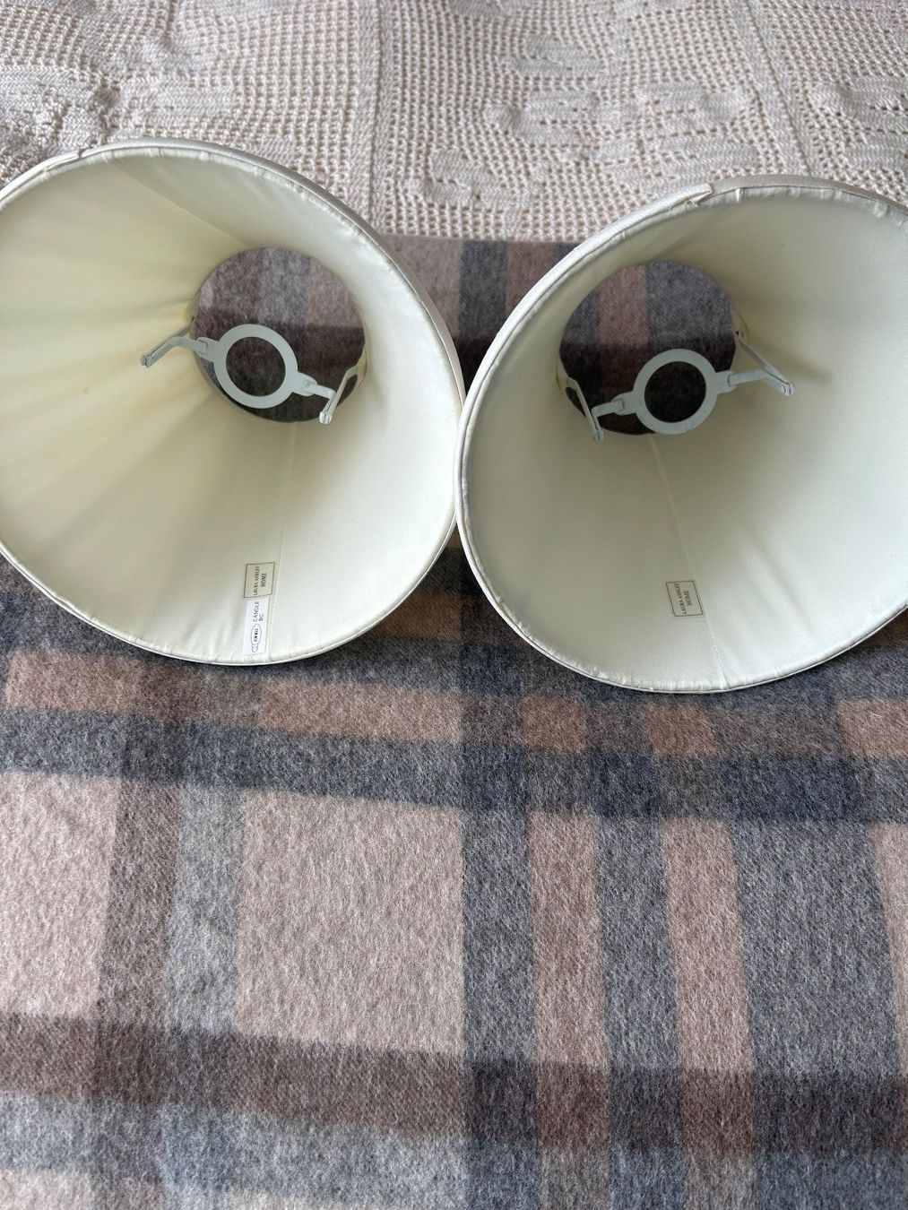 Laura Ashley Paralumi: Abat-jour Laura Ashley en Soie – Usato da Köniz venduto da amelia06 1
