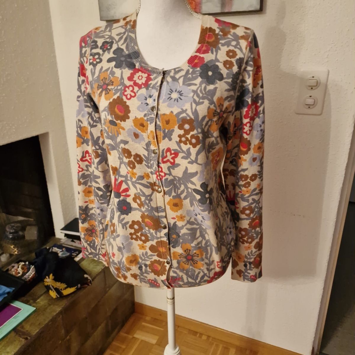 S.Oliver Giacche: s.Oliver Strickjacke Grösse S Blumenmuster beige – Usato da St. Gallen venduto da mania03 1