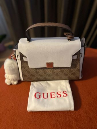 Guess Tasche Neu! mit Anhänger Häsli