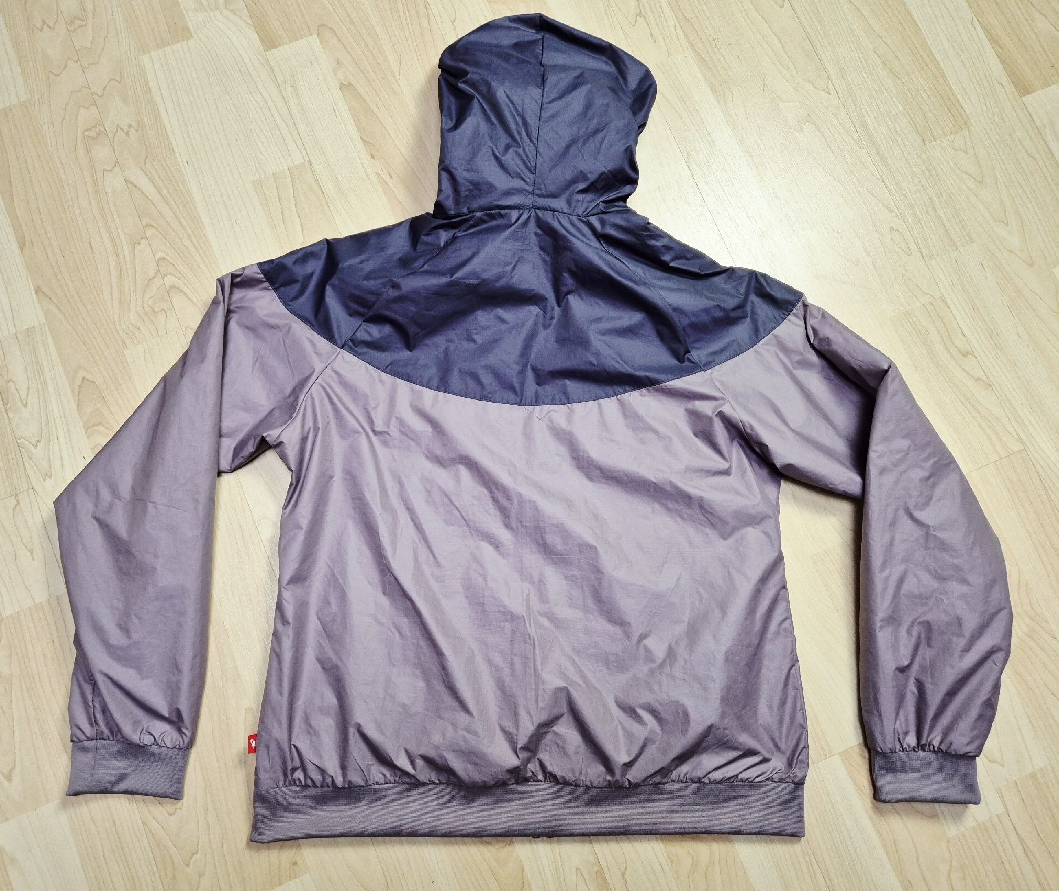 Nike Giacche: Nike Windrunner Jacke Grösse L – Nuovo (secondo la descrizione) da St. Gallen venduto da CaliSunshine 1