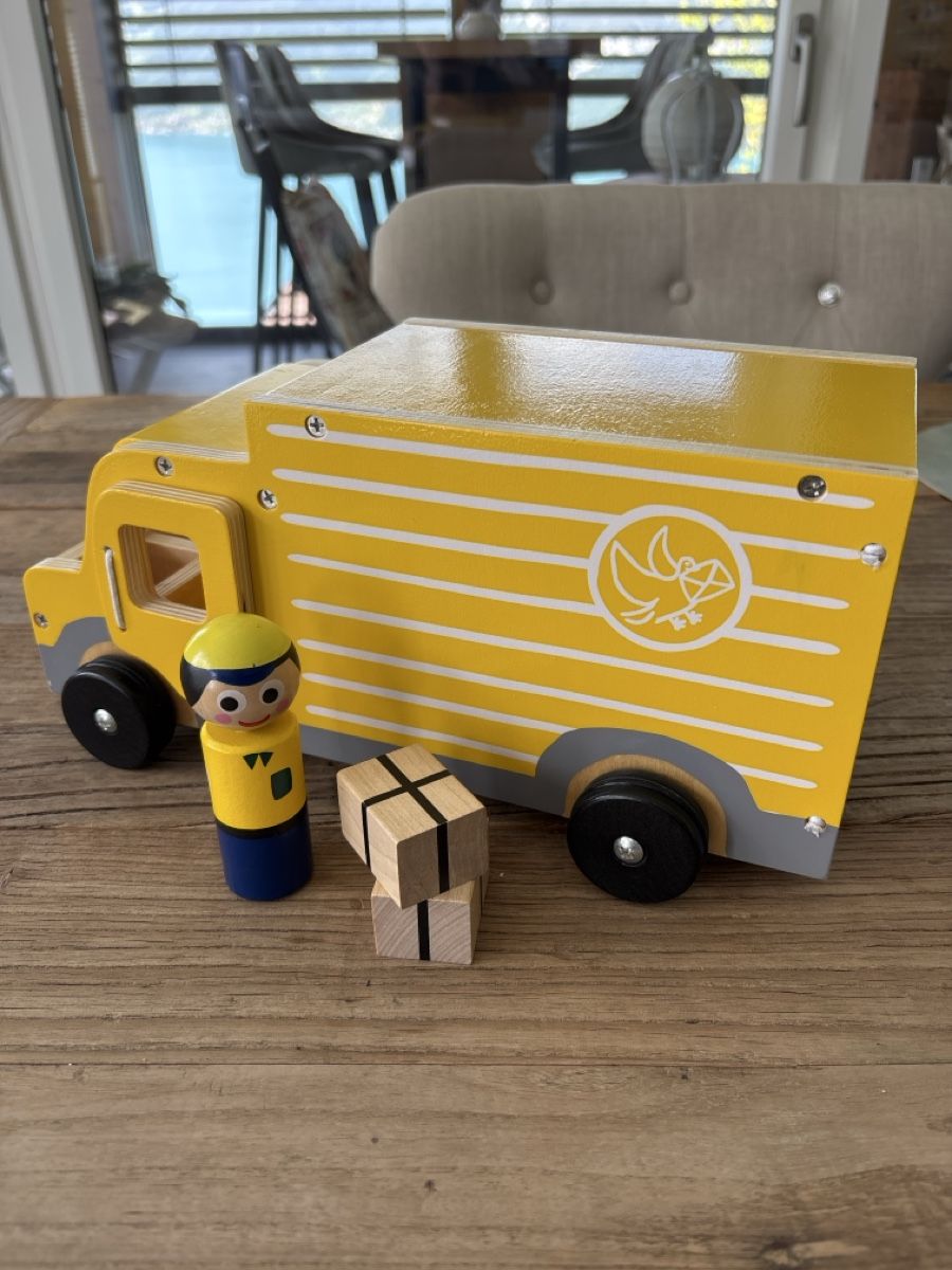 Giocattoli: Post Lieferwagen Holz – Nuovo e nell'imballaggio originale da Krattigen venduto da Landado