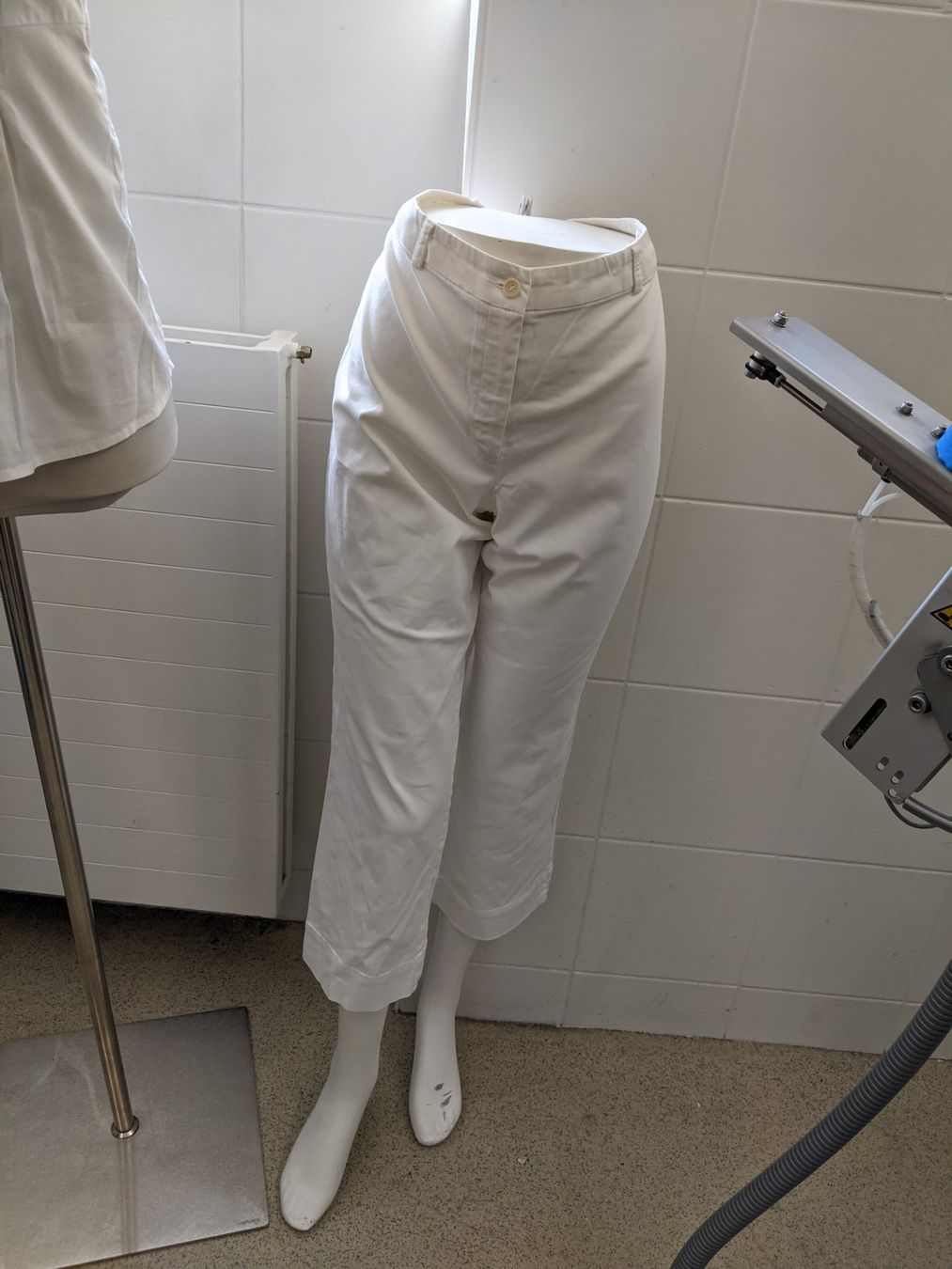 Pantaloni: HIRSCH Damen Hose GR 40 – Usato da Langnau am Albis venduto da Judithsebi 1