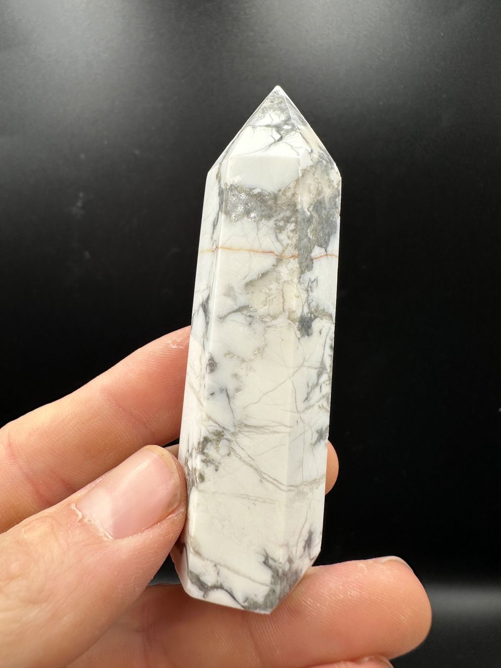 Minerali & Pietre curative: Weisser Howlith Obelisk, Spitze – Nuovo e nell'imballaggio originale da Männedorf venduto da Handschmeichler