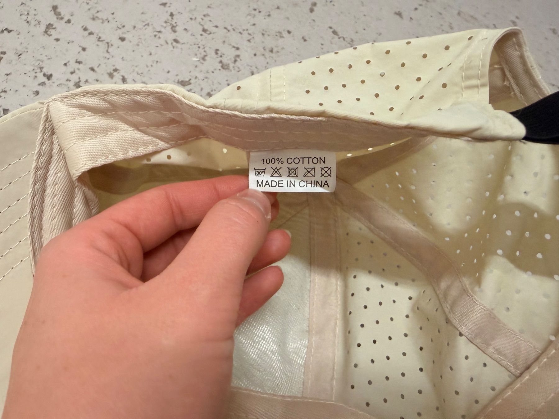 Copricapi, berretti & cappellini: Kappe beige perforiert, aus 100% Baumwolle – Usato da Zürich venduto da Cleo234 5