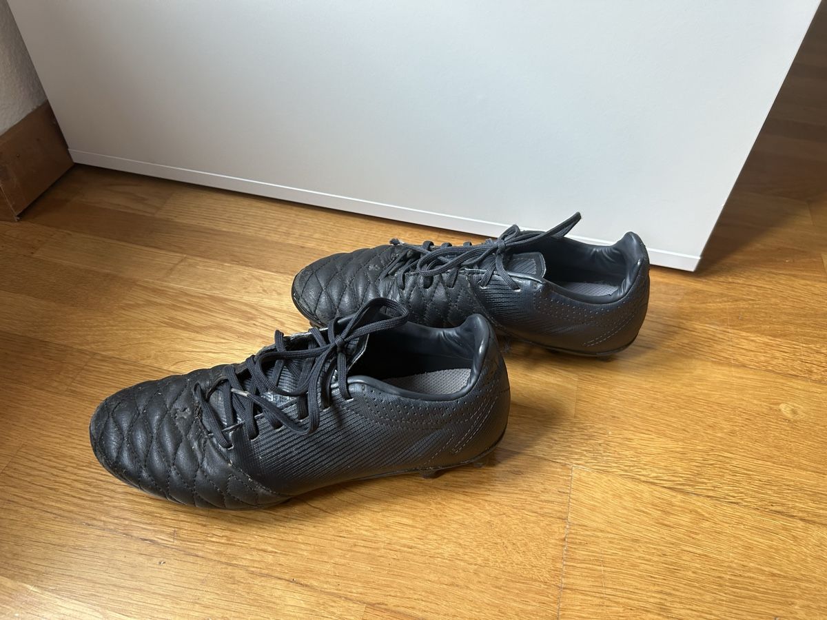 Herrenschuhe: Kipsta Fussballschuhe – Gebraucht aus Zürich von Petrita