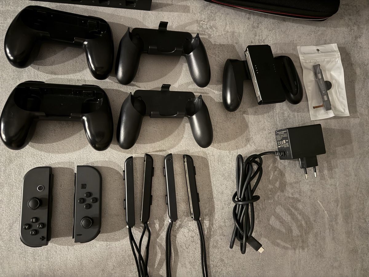 Nintendo Konsolen: Console Nintendo Switch avec accessoires – Gebraucht aus Remaufens von Carl_DS 2