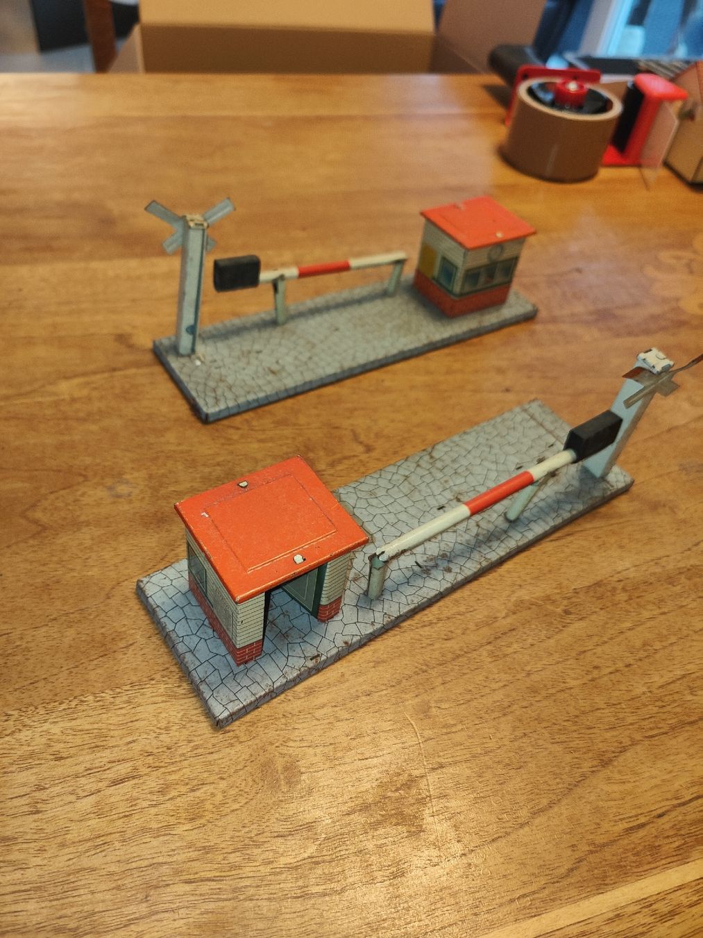 Modellini di ferrovie: Vintage Eisenbahn-Schranke, Blechspielzeug, – Usato da Flumenthal venduto da mar_wyw8 1