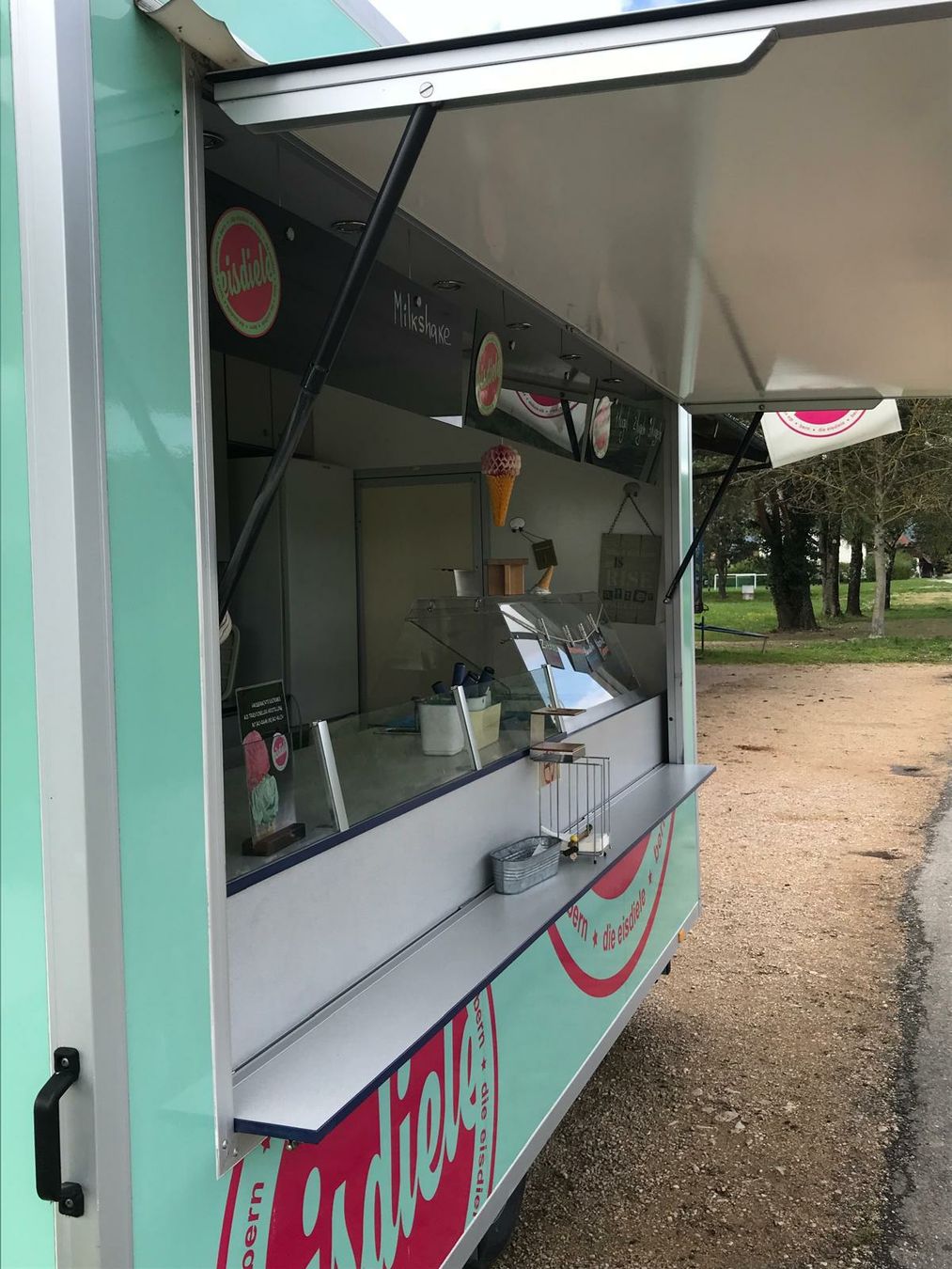 Rimorchi: Foodtruck – Usato da Zollikofen venduto da reuteri06 9