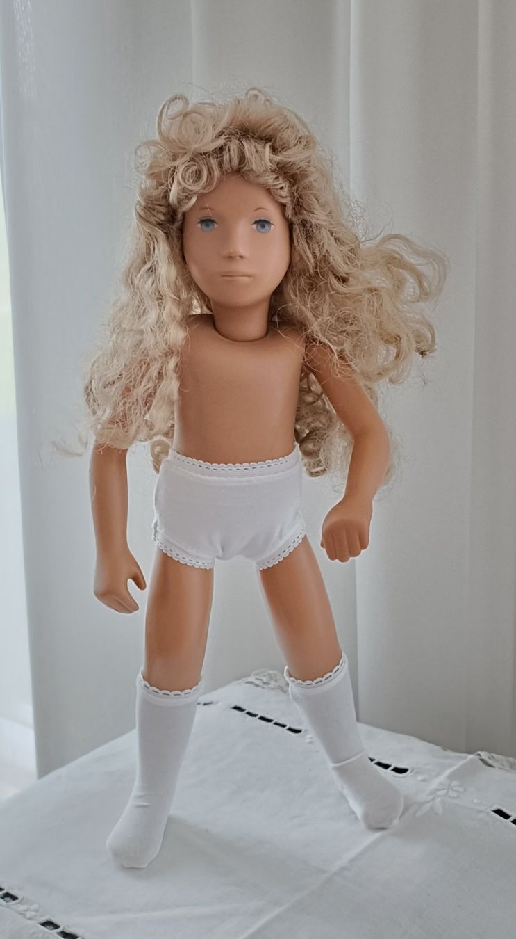 Bambole: Für Sashas: Krausperücke blond – Usato da Seewen SZ venduto da 27maan