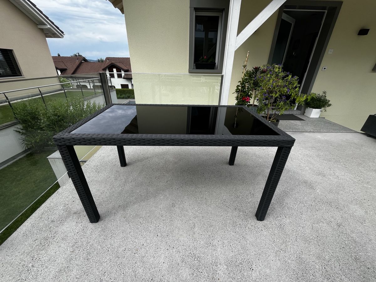 Set di tavolo e panche: Gartenmöbel-Set, 1 Tisch mit Glasplatte, 4 Stühle – Usato da Wollerau venduto da Garten1957 3