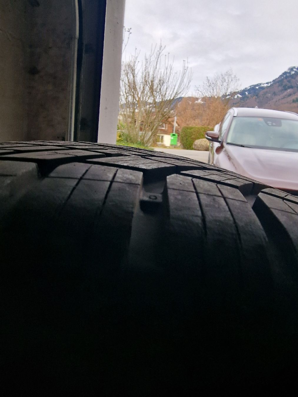 Continental Pneumatici & Ruote complete: 4 Continental 235/60/18 V XL – Usato da Schänis venduto da Tardi91 4