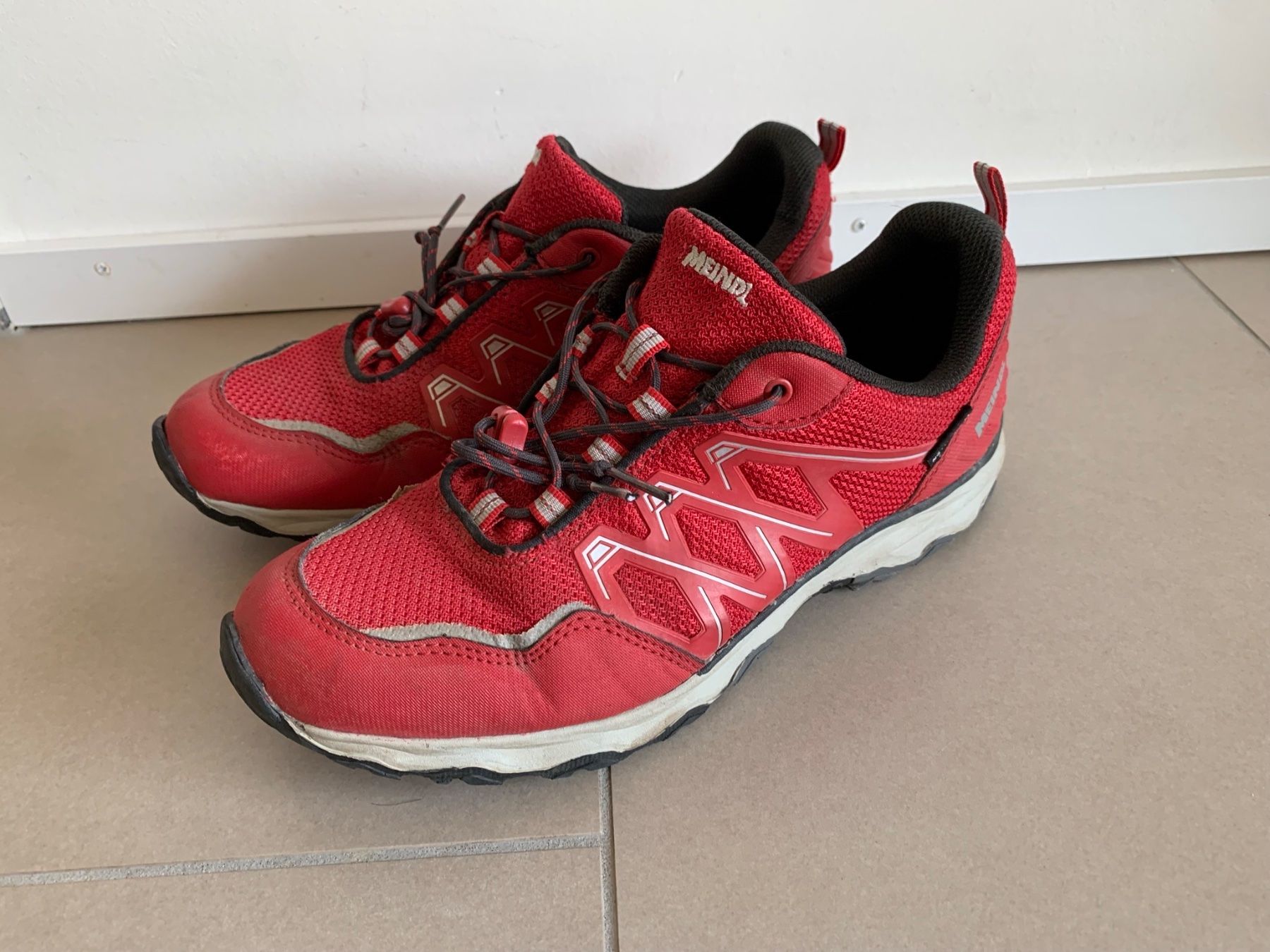 Meindl Scarpe da uomo: Meindl Trekkingschuhe Junior Gr. 39 – Usato da Zürich venduto da misterpillar