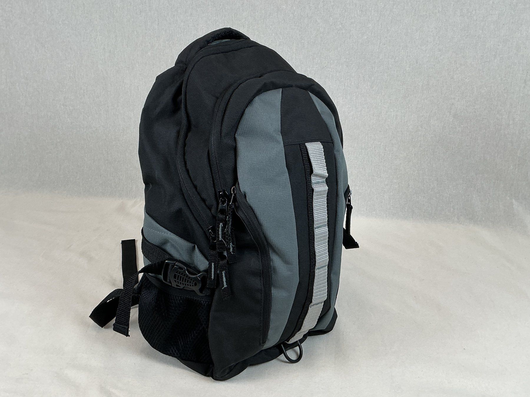 Rucksäcke: RUCKSACK schwarz - grau – Gebraucht aus Richterswil von Restwert_Richterswil