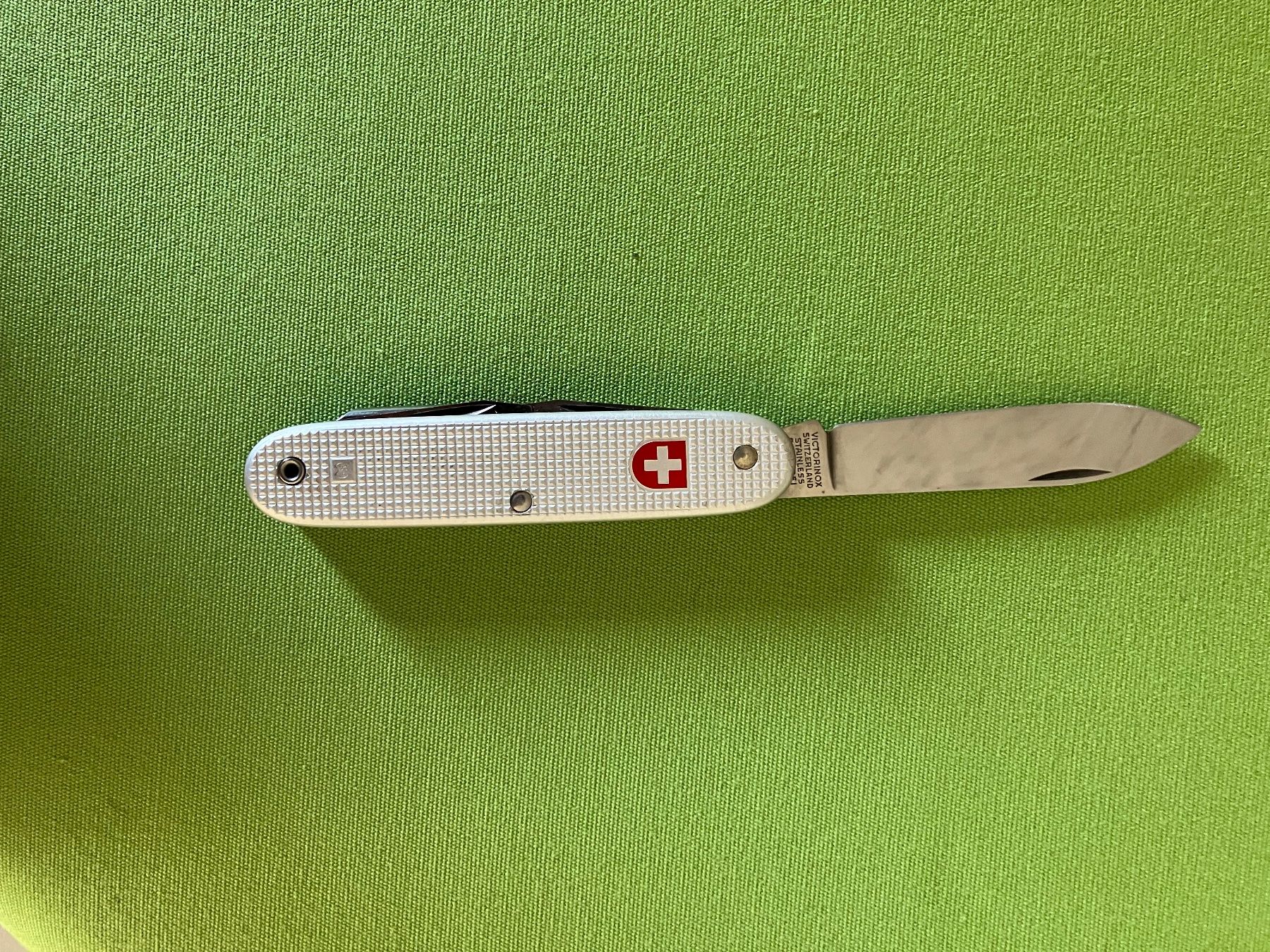 Schweizer Armee Coltelli tascabile: Couteau militaire Victorinox 1981 – Nuovo (secondo la descrizione) da Cortaillod venduto da car_f6v6