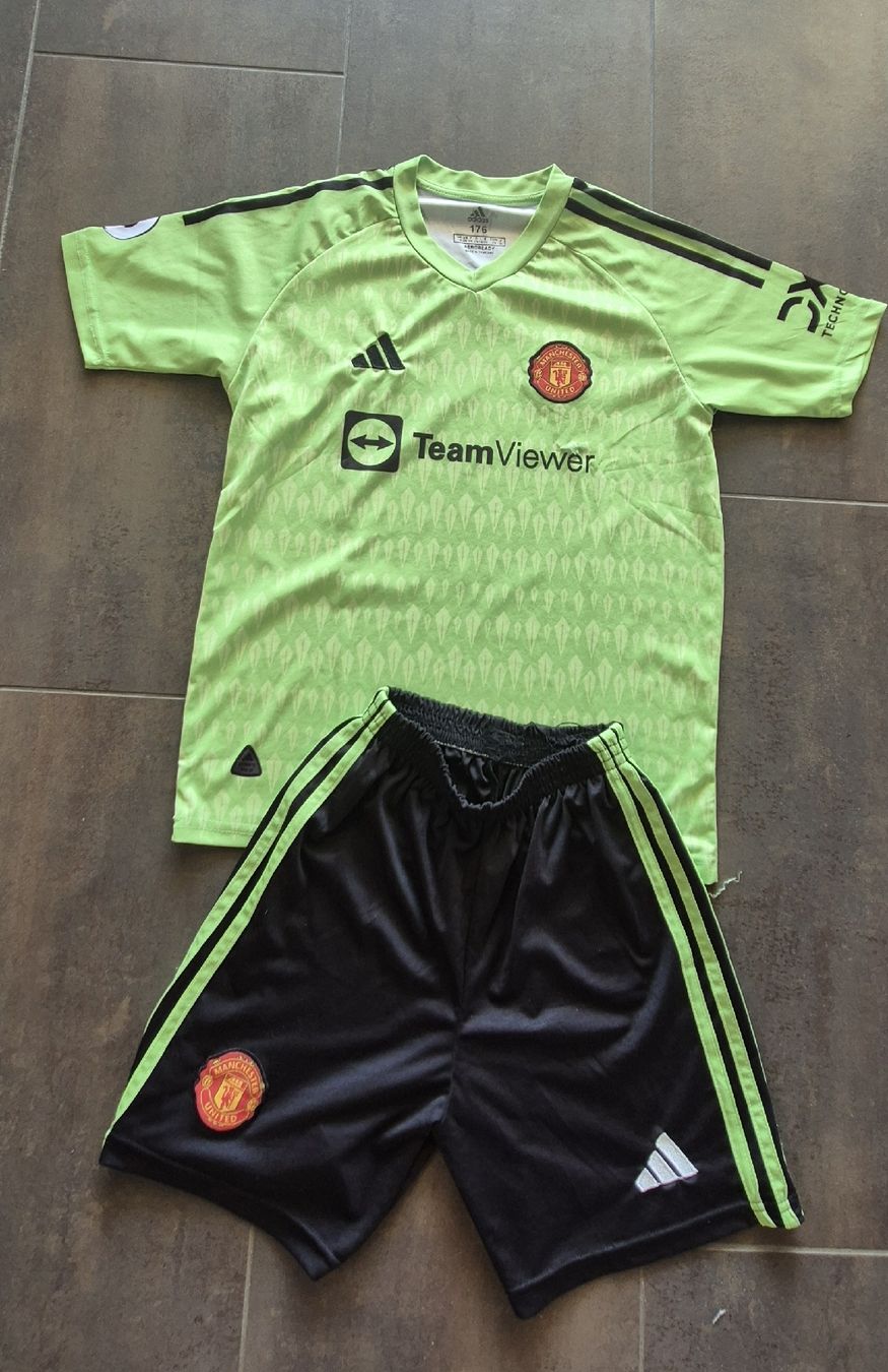 Adidas Scarpe, pantaloni & magliette da ginnastica: Fussball Trikot und Hose – Usato da Wuppenau venduto da Suenneli10