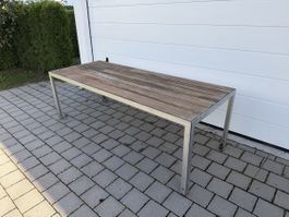 Gartentisch massiv