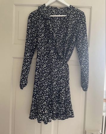 Wickelkleid schwarz weiss geblümt Grösse 38 neuwertig