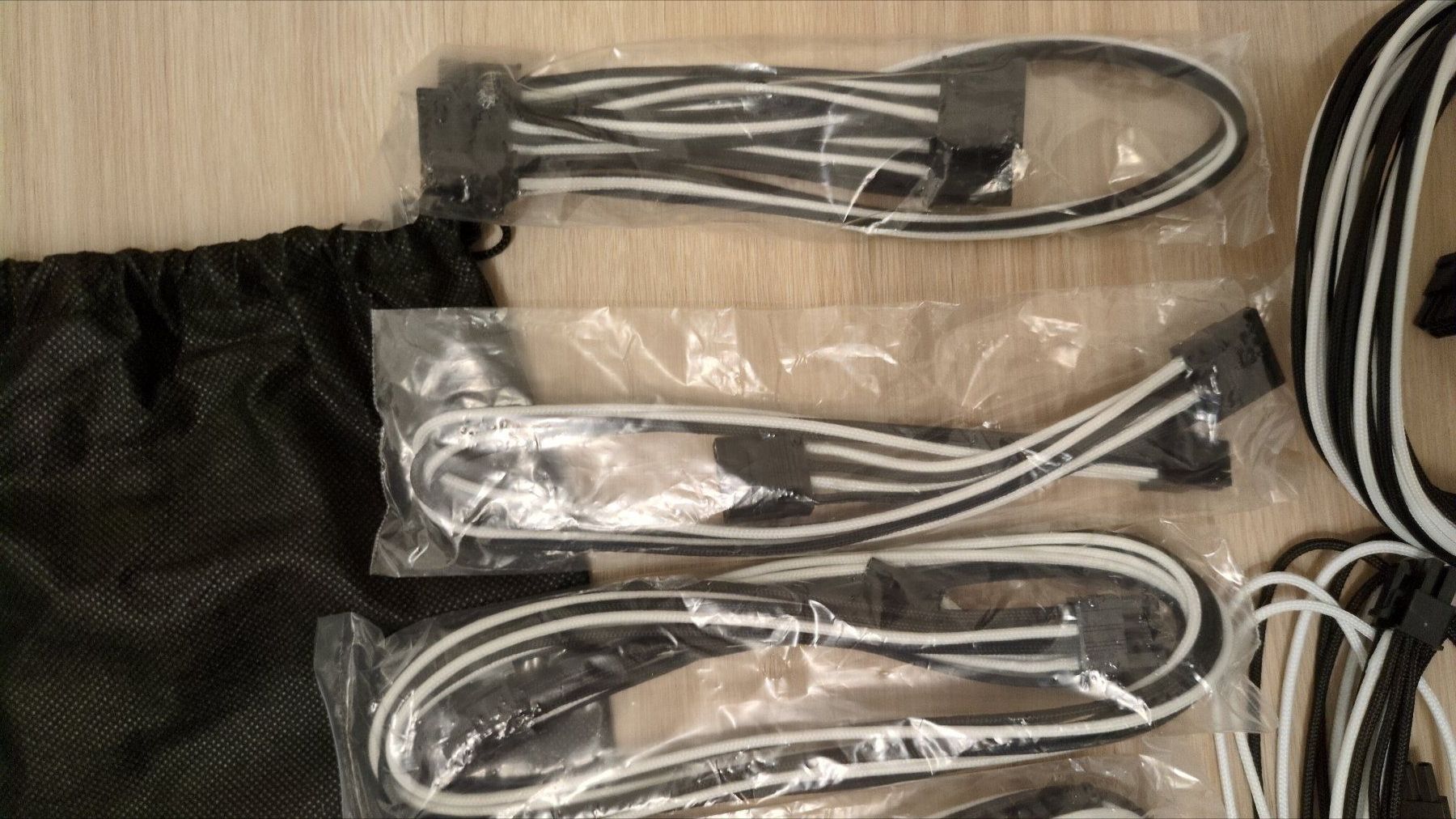Cablemod Cavi: CableMod schwarz/weiße PC-Modding-Kabel – Usato da Biasca venduto da TheSeo 1