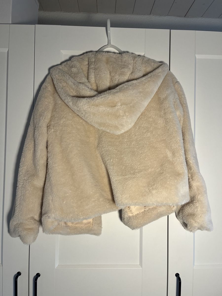 Primark Giacche: Felljacke mit Kapuze Primark – Usato da Gachnang venduto da len_9mky 1