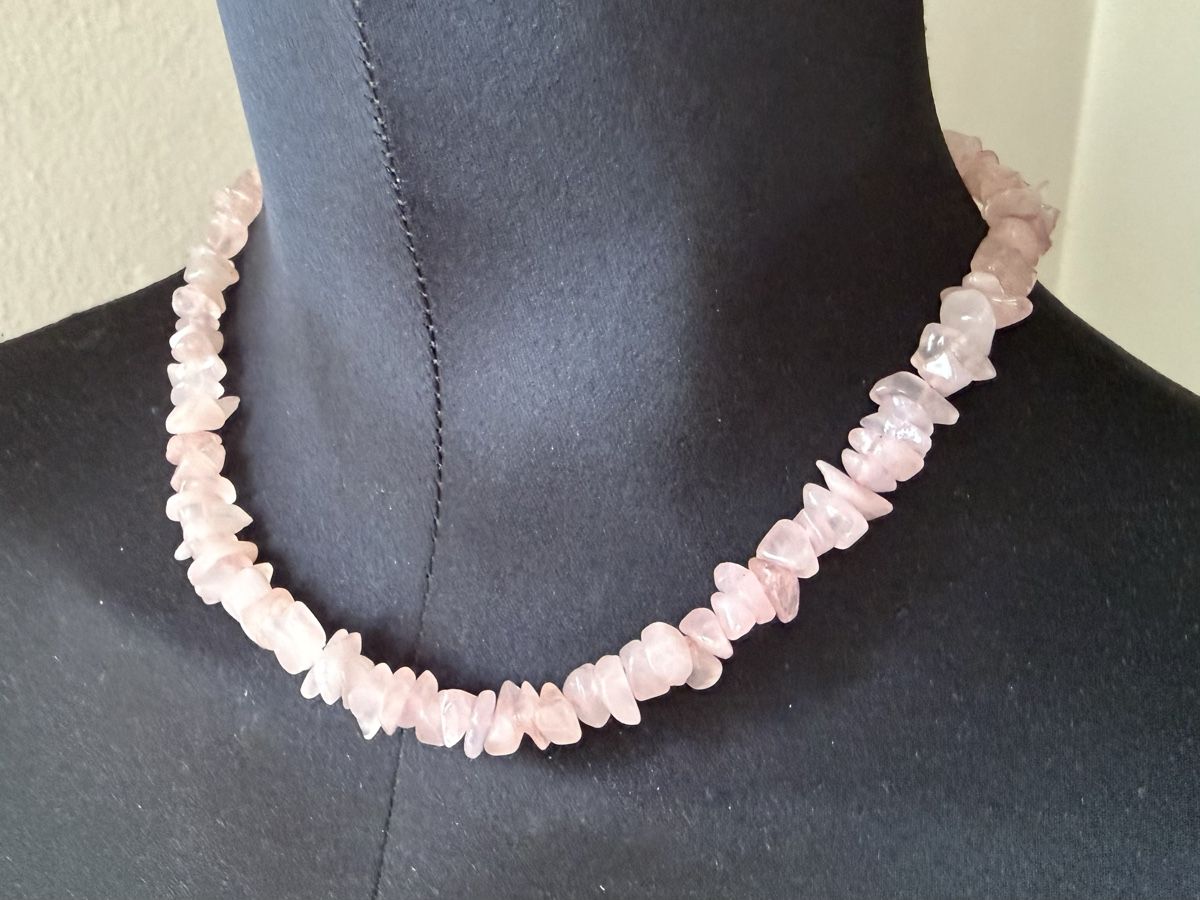 Catenine: Rosa Quarz Halskette Rohe Steine – Usato da Lamone venduto da LaCantinaMagica