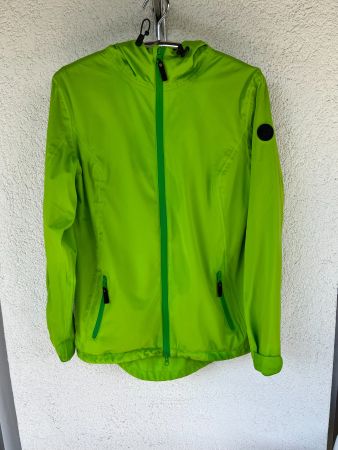 Sportjacke grün mit Kapuze und Netzfutter gebraucht