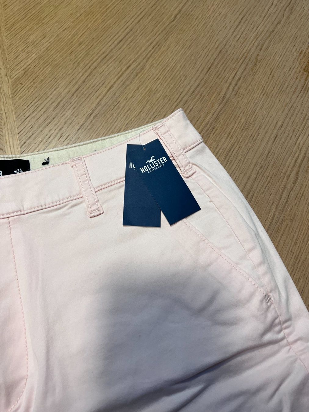Hollister Pantaloni: Bermuda Hollister – Nuovo (secondo la descrizione) da Caslano venduto da Elena61 1