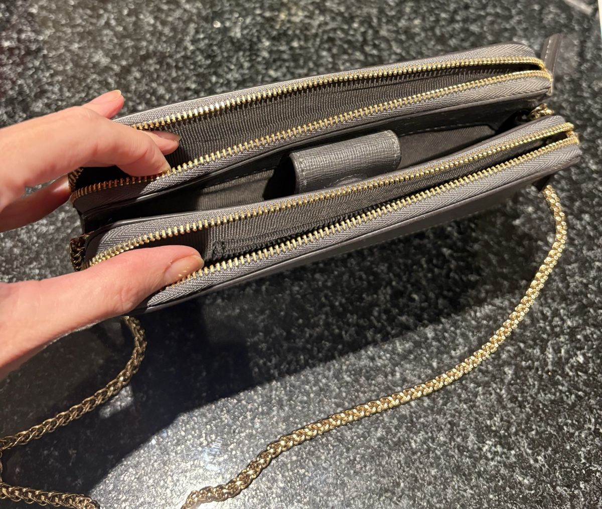 Furla Borse da donna: Furla Babylon L Shoulder Bag - Grau – Nuovo (secondo la descrizione) da Küssnacht am Rigi venduto da sus_h8n5 2
