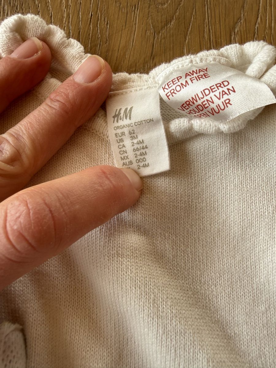 H&M Camicie, Top & T-shirt: Gestrickter Kurzarm Pullover Grösse 62 – Usato da Pragg-Jenaz venduto da gobrist 1