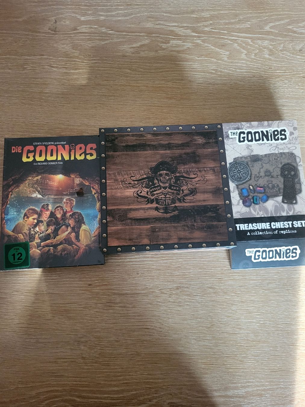 Tutti i DVDs: The Goonies Mediabook, plus eine Fan Edition edition. – Nuovo e nell'imballaggio originale da Zürich venduto da Knudell0