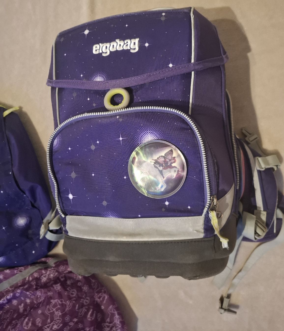 Ergobag Borse & Zaini: Ergobag Cubo Schulranzen Set Glitzer Einhorn – Usato da Bolken venduto da nova88 3