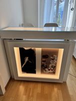 Vitrine, Empfang (Reception)