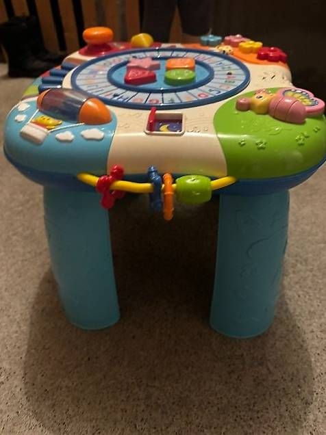 Clementoni Spielzeuge: Clementoni Table d'activités bébé – Gebraucht aus Lausanne von eSinkk